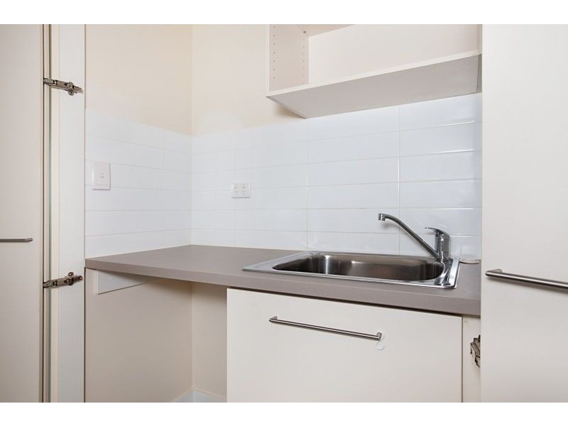 Apt 212, 1-2 Tarni Court, New Port SA 5015