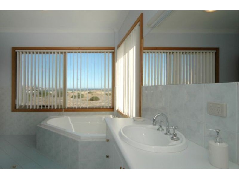 104 Gulf Point Drive, North Haven SA 5018