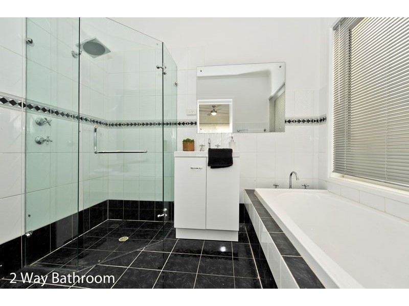 90 Gulf Point Drive, North Haven SA 5018