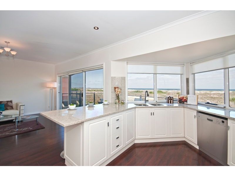 90 Gulf Point Drive, North Haven SA 5018