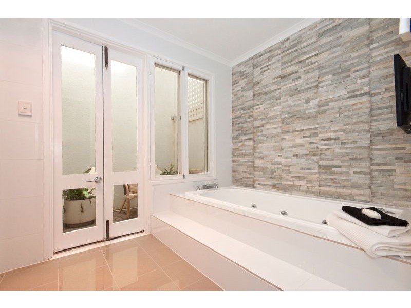 90 Gulf Point Drive, North Haven SA 5018