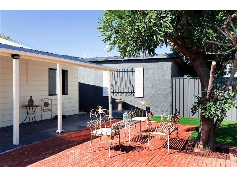 4 Sutherland Street, Glanville SA 5015