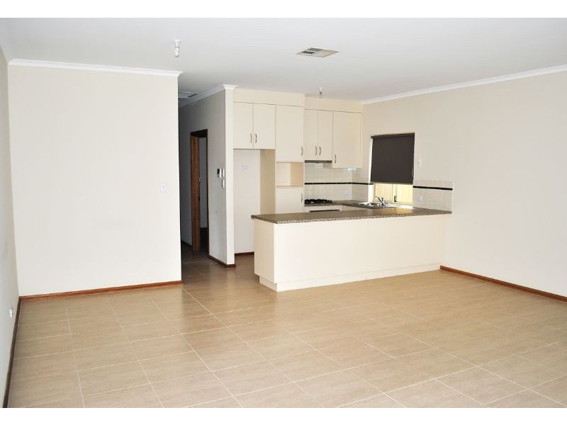 8A Joanna Street, Largs Bay SA 5016