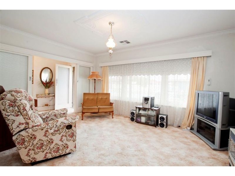 8 Hallville Street, Seaton SA 5023