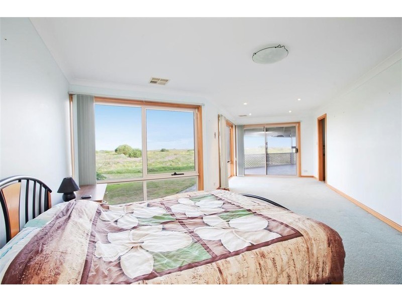 104 Gulf Point Drive, North Haven SA 5018