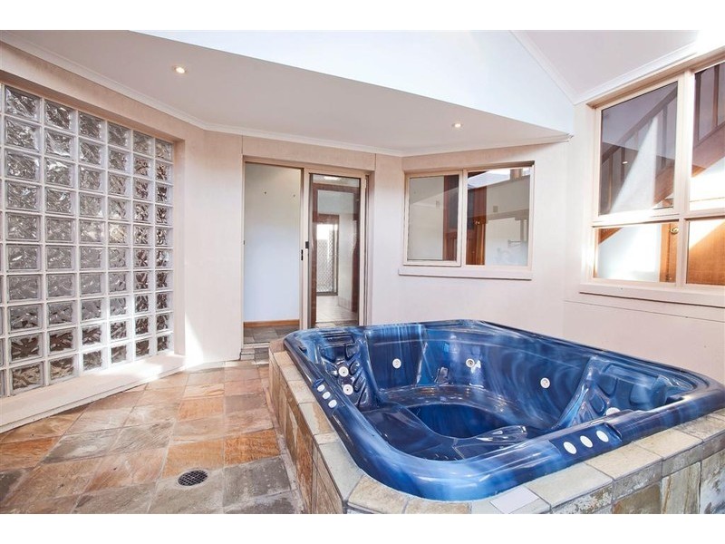 104 Gulf Point Drive, North Haven SA 5018