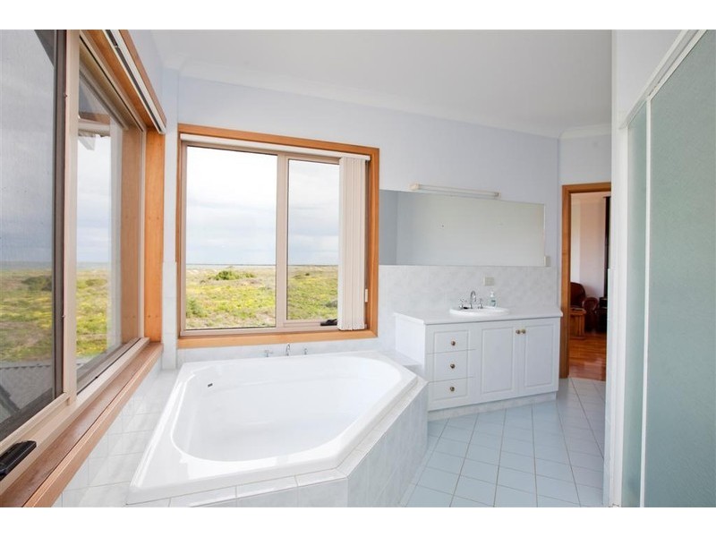 104 Gulf Point Drive, North Haven SA 5018