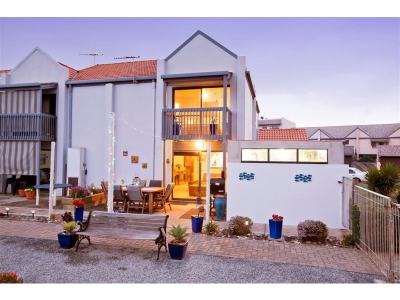 135 Gulf Point Drive, North Haven SA 5018