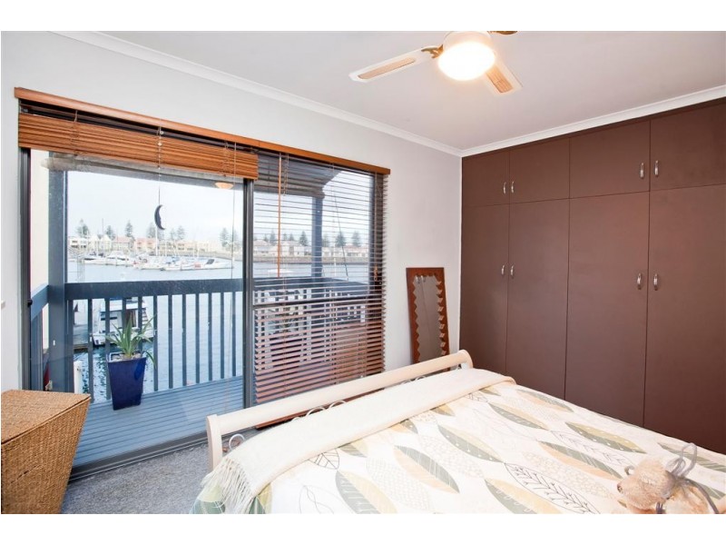 135 Gulf Point Drive, North Haven SA 5018