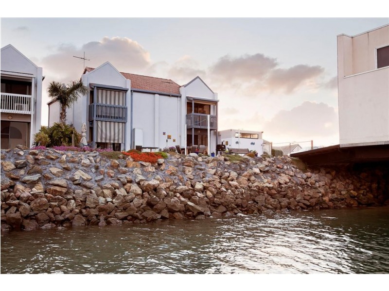 135 Gulf Point Drive, North Haven SA 5018