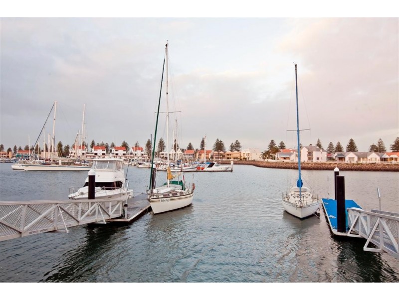 135 Gulf Point Drive, North Haven SA 5018