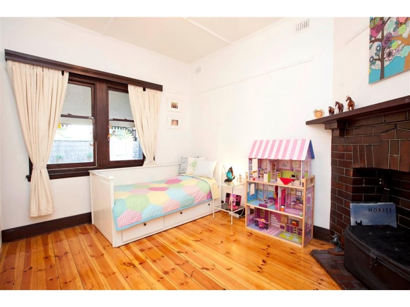 12 Russell Street East, Rosewater SA 5013