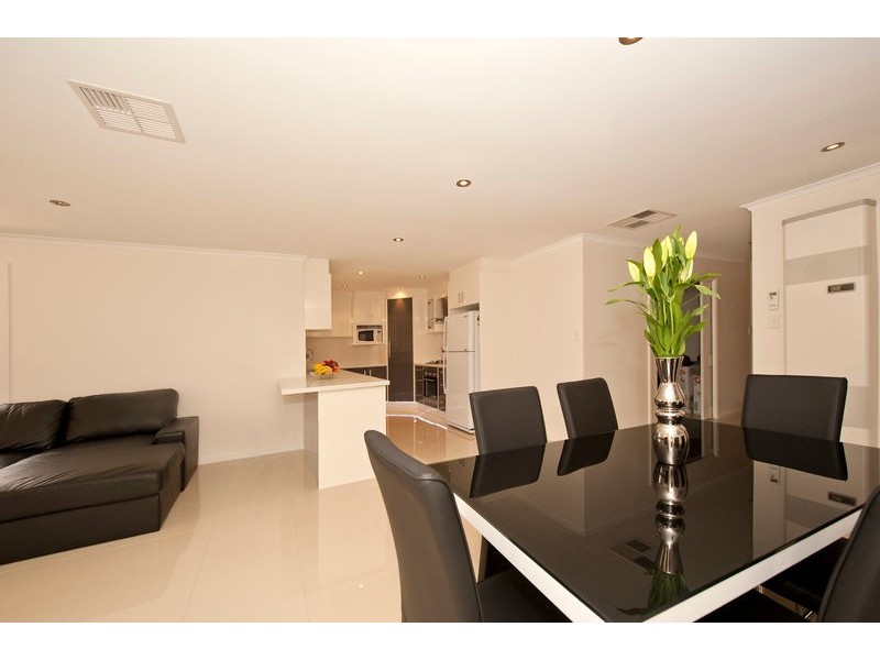 21 Niemeyer Crescent, St Agnes SA 5097