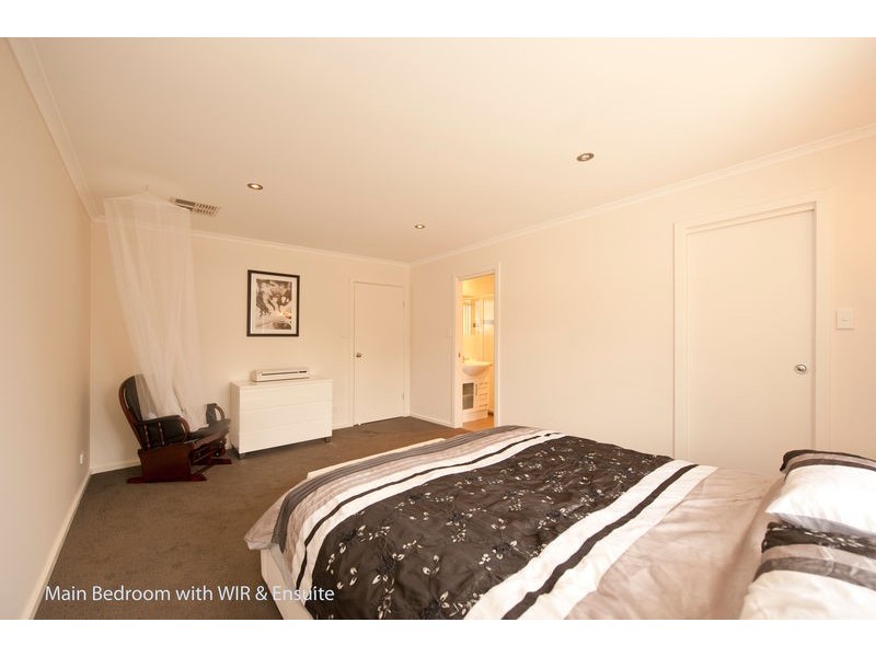 21 Niemeyer Crescent, St Agnes SA 5097