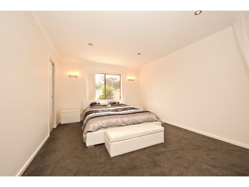 21 Niemeyer Crescent, St Agnes SA 5097