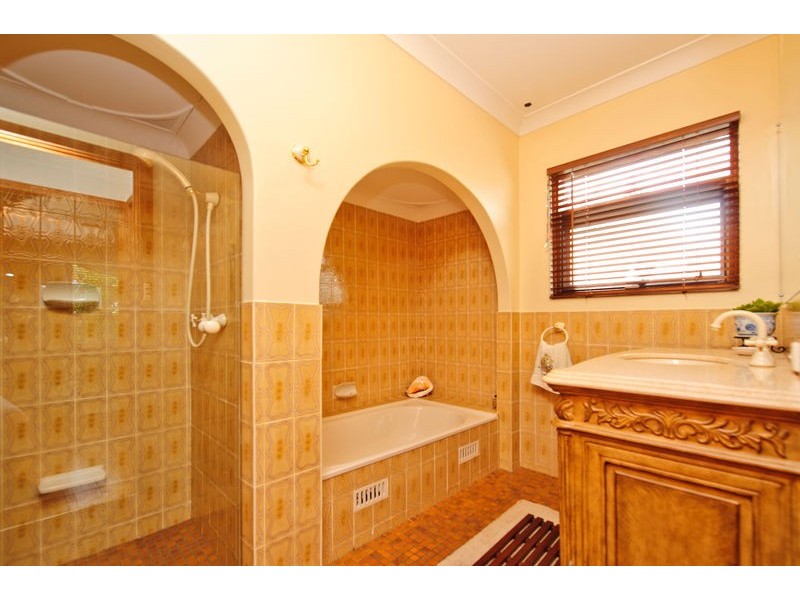 9 Dutton Grove, West Lakes Shore SA 5020