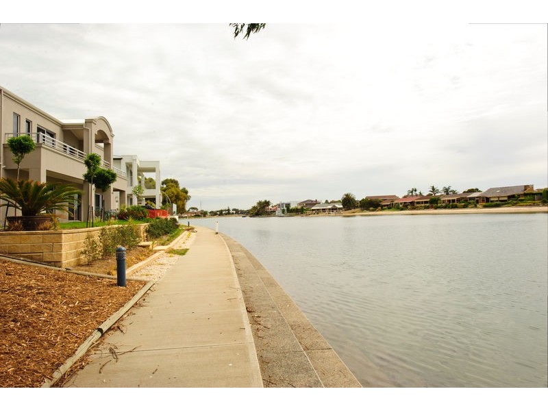 9 Dutton Grove, West Lakes Shore SA 5020