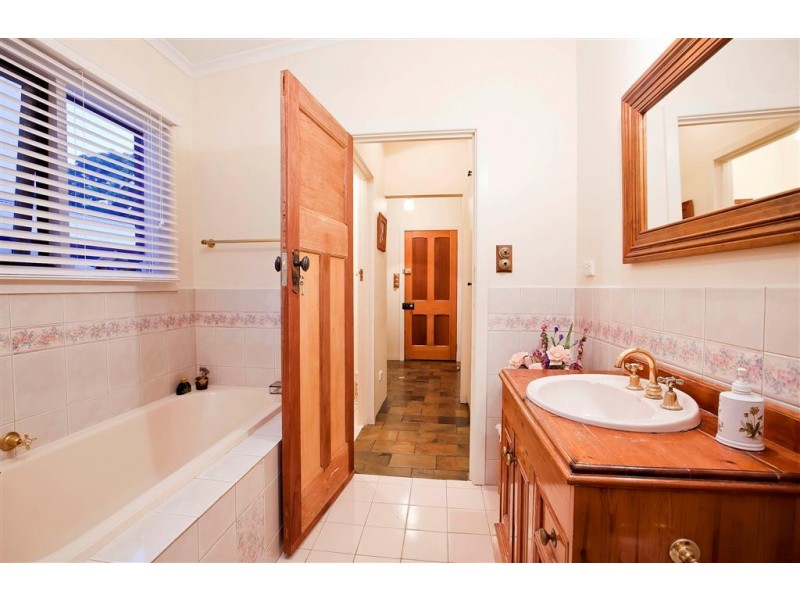 18 Craigie Street, Birkenhead SA 5015