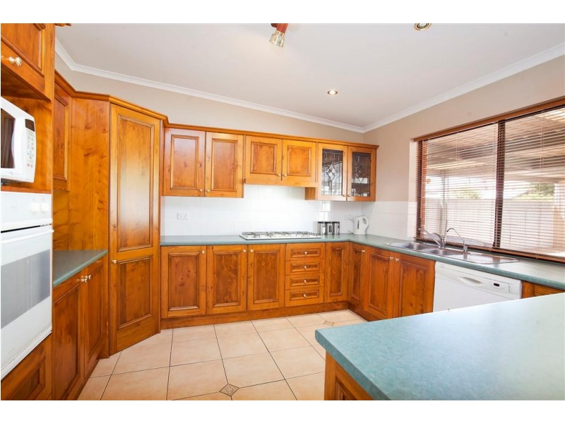 8 Sanderson Street, Peterhead SA 5016