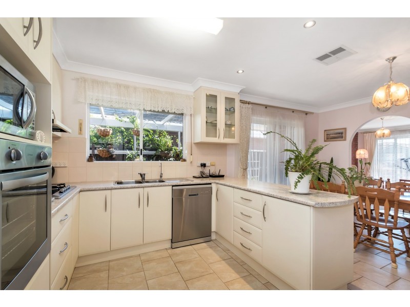 4/4 Cocos Grove, West Lakes SA 5021