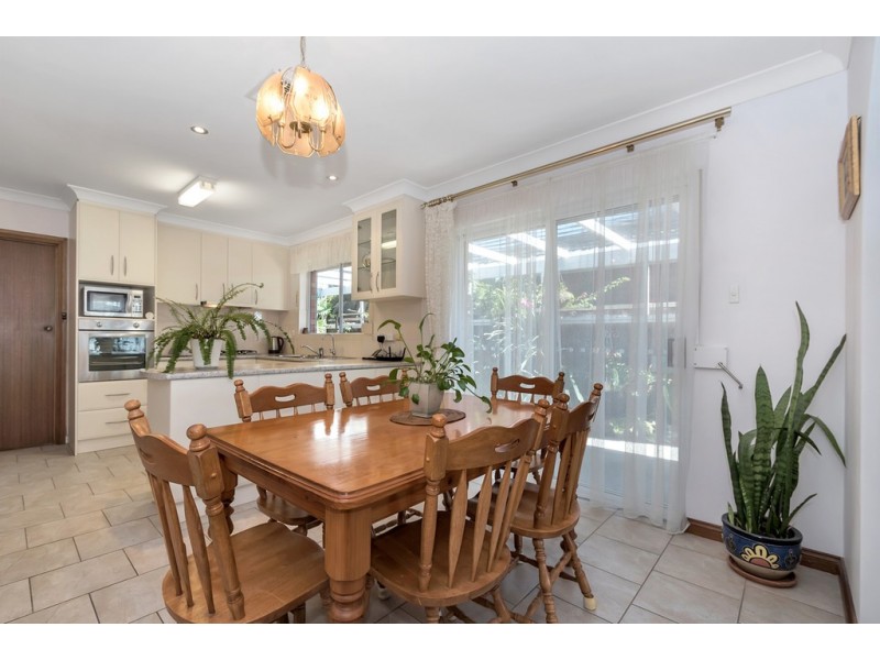 4/4 Cocos Grove, West Lakes SA 5021