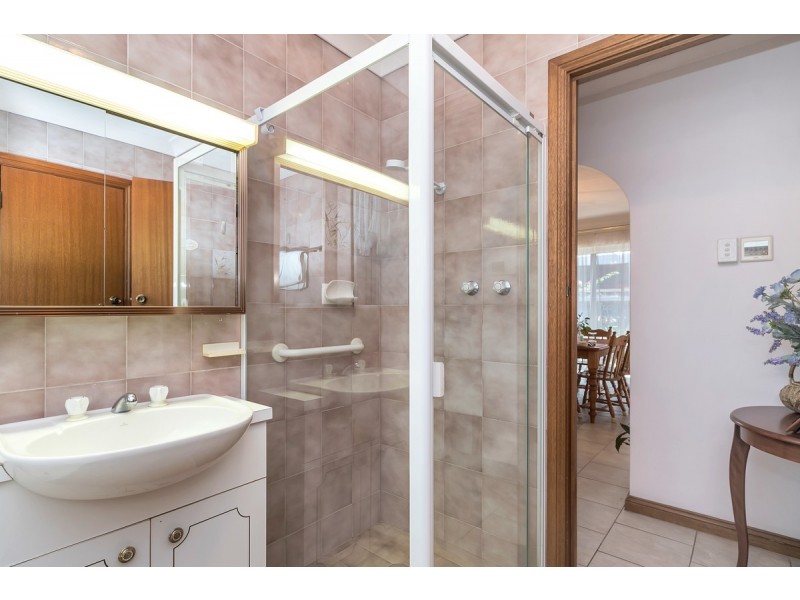 4/4 Cocos Grove, West Lakes SA 5021