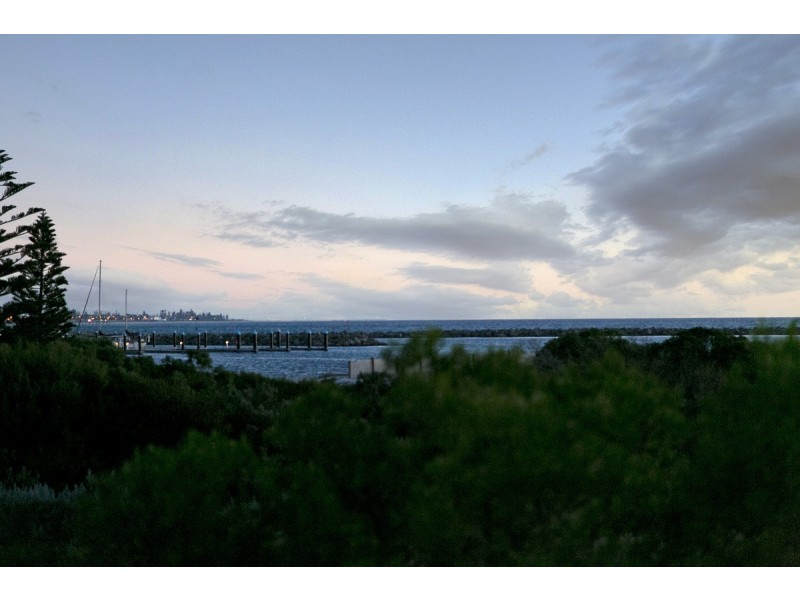 122 Gulf Point Drive, North Haven SA 5018