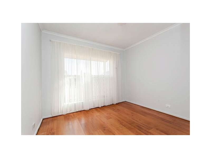 1/17 Leadenhall Street, Port Adelaide SA 5015