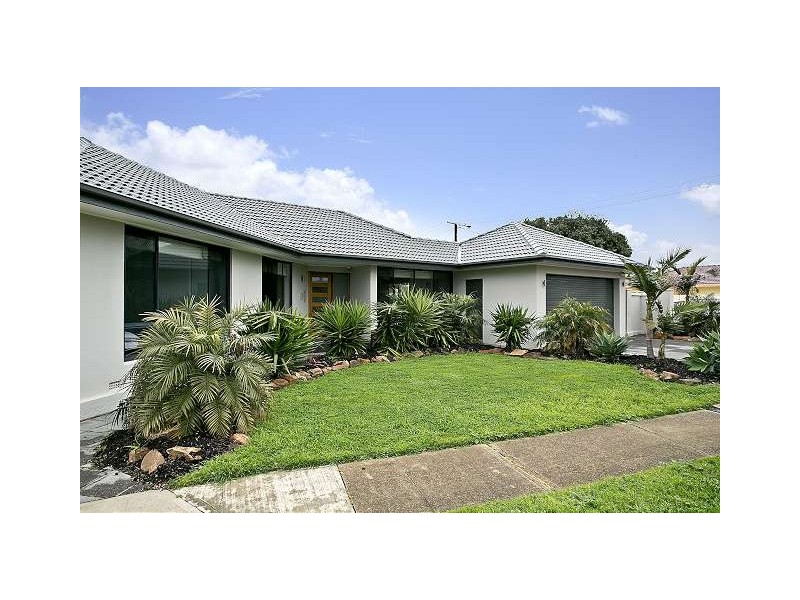 1 Bermuda Avenue, West Lakes Shore SA 5020