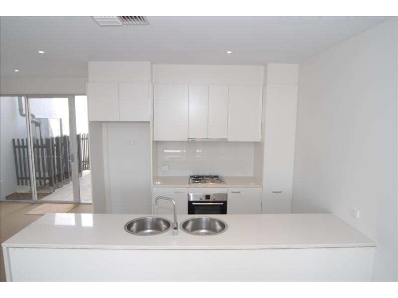 4 Parri Crescent, New Port SA 5015