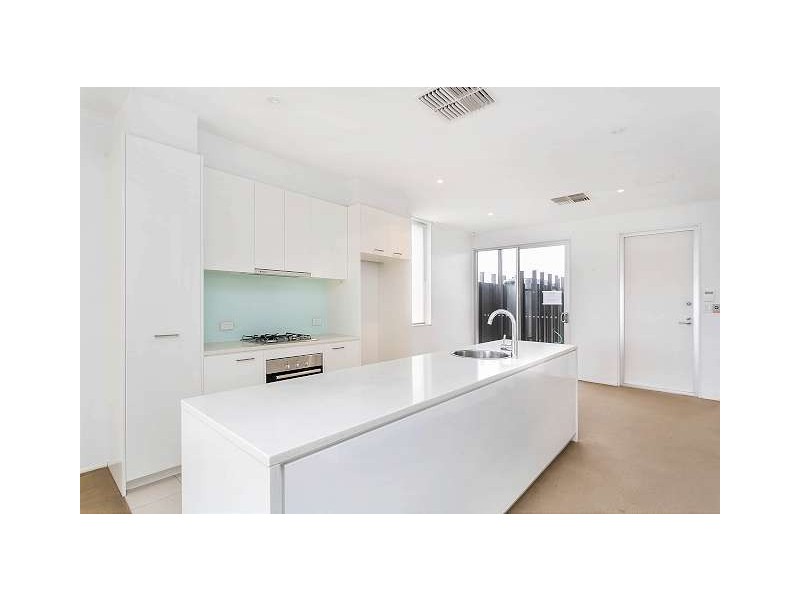 15 Kudlyo Close, New Port SA 5015