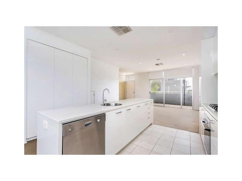 15 Kudlyo Close, New Port SA 5015