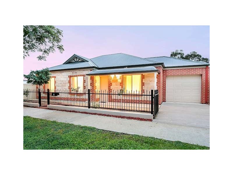 4 Centre Street, Largs Bay SA 5016