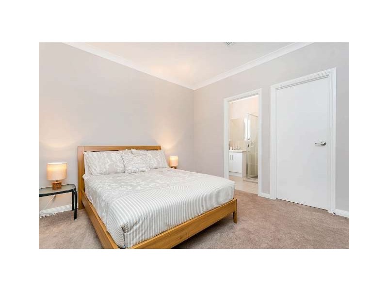 4 Centre Street, Largs Bay SA 5016