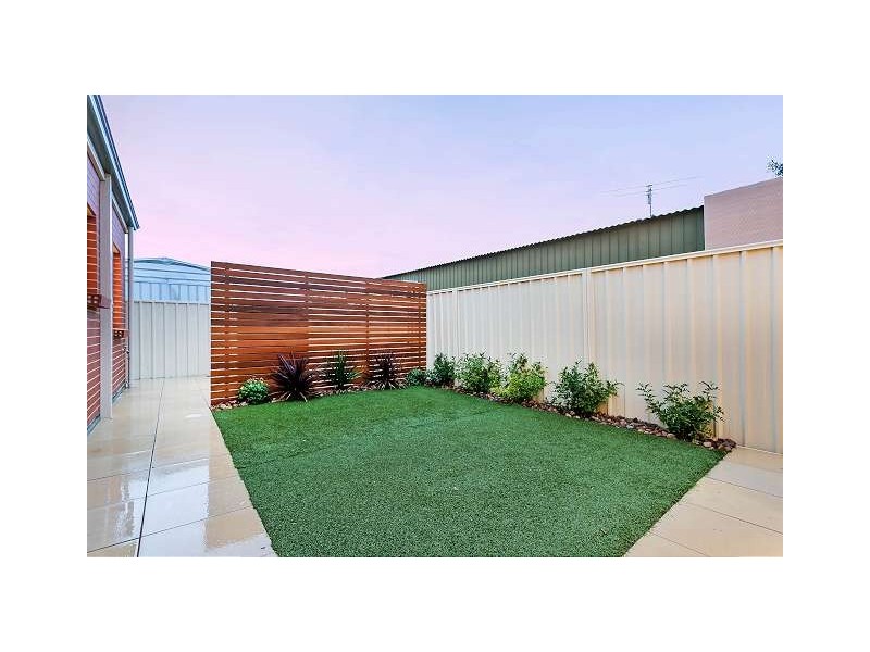 4 Centre Street, Largs Bay SA 5016