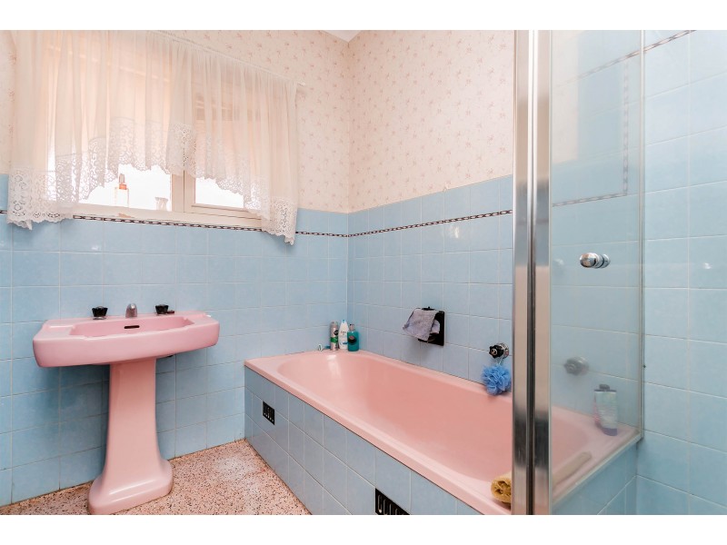 2 Lylow Court, Findon SA 5023