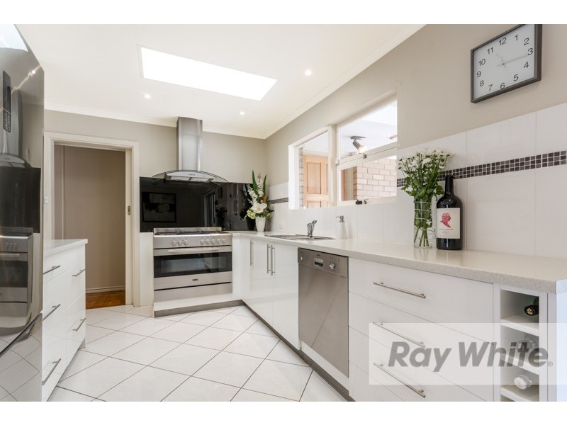 9 Warren Road, Para Vista SA 5093