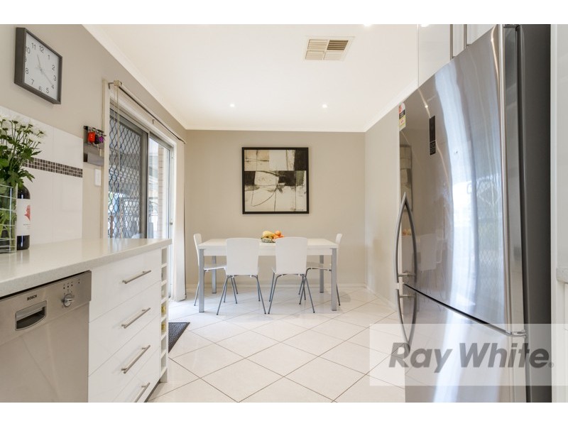 9 Warren Road, Para Vista SA 5093