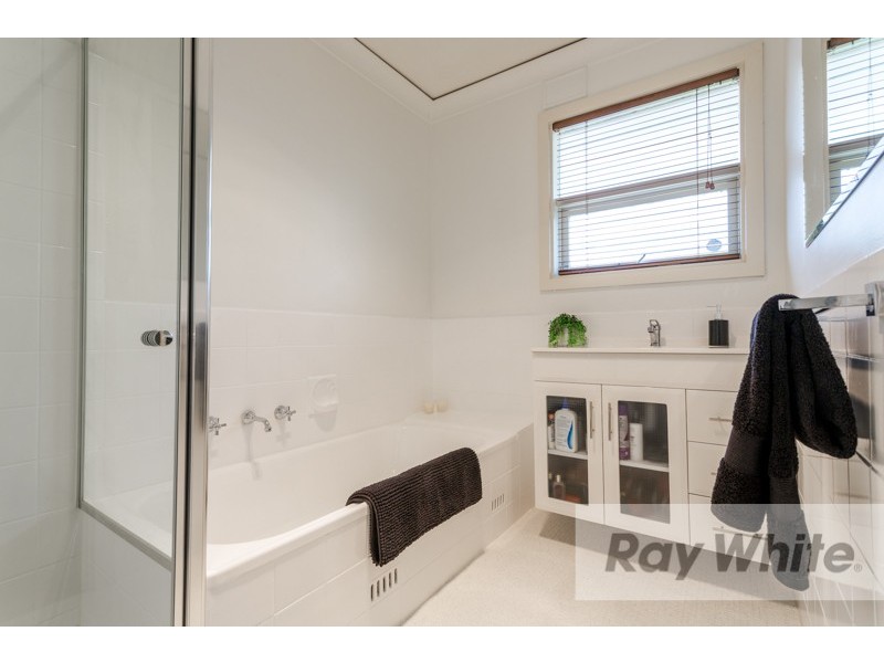 9 Warren Road, Para Vista SA 5093