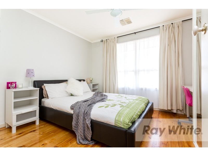 9 Warren Road, Para Vista SA 5093