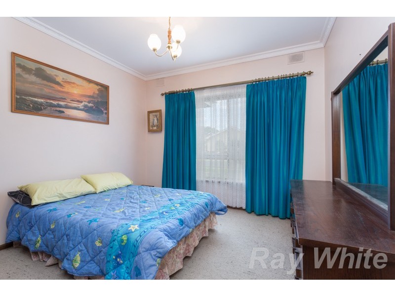 9 Lochside Drive, West Lakes SA 5021