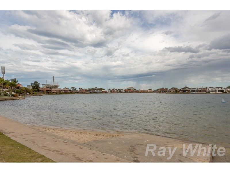 9 Lochside Drive, West Lakes SA 5021