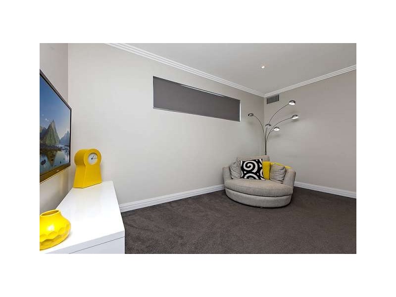 8 Keating Court, West Lakes Shore SA 5020