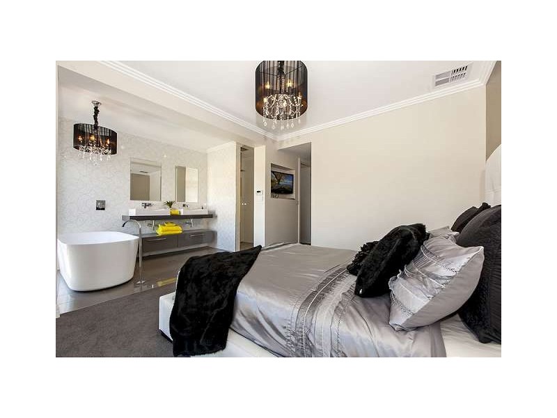 8 Keating Court, West Lakes Shore SA 5020