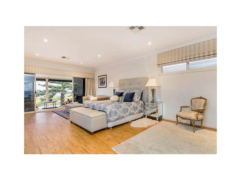 224 Lady Gowrie Drive (Esplanade), Largs Bay SA 5016