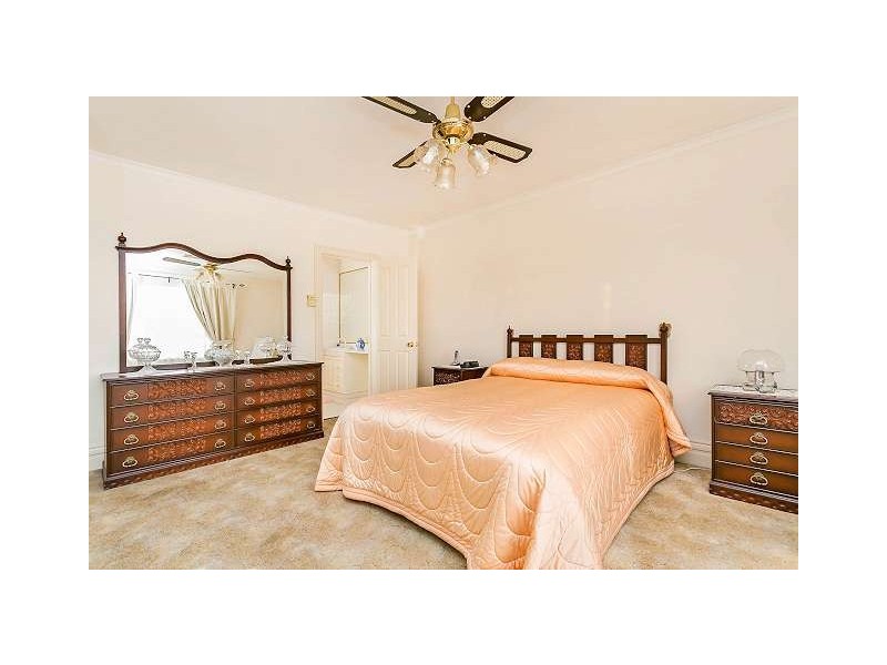 25 Hayes Court, West Lakes SA 5021