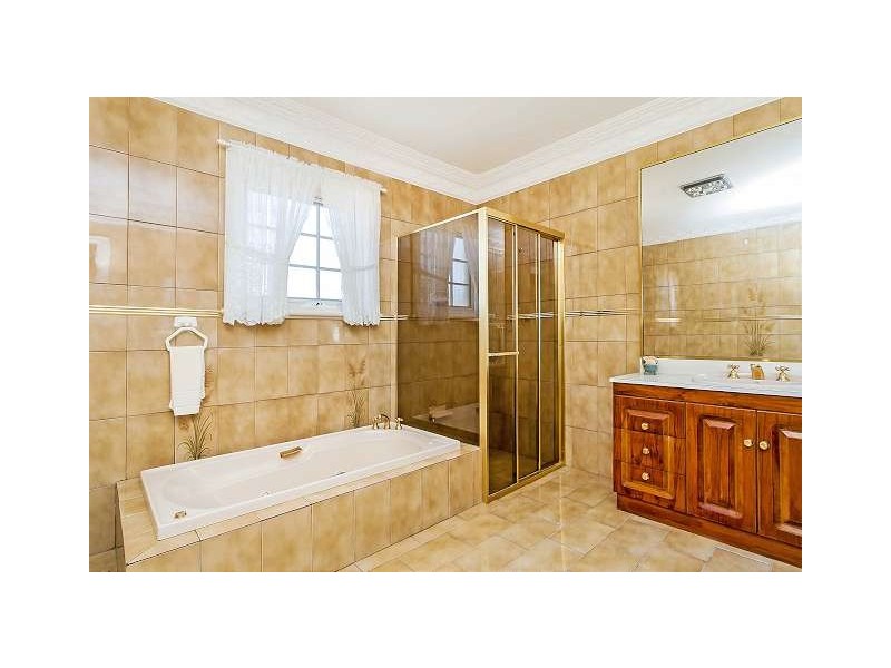 25 Hayes Court, West Lakes SA 5021