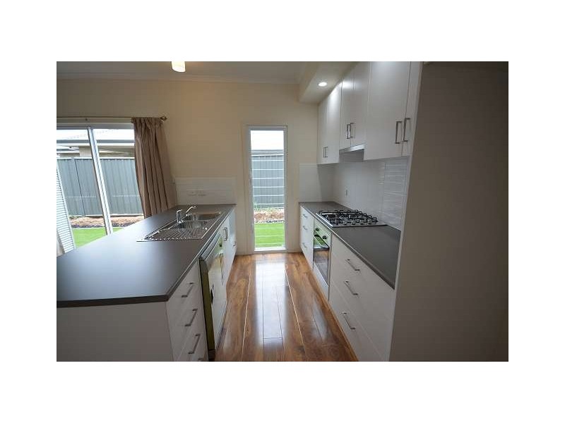 152 Strathfield Tce, Largs North SA 5016