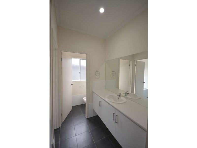 152 Strathfield Tce, Largs North SA 5016