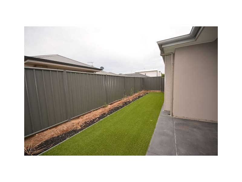 152 Strathfield Tce, Largs North SA 5016